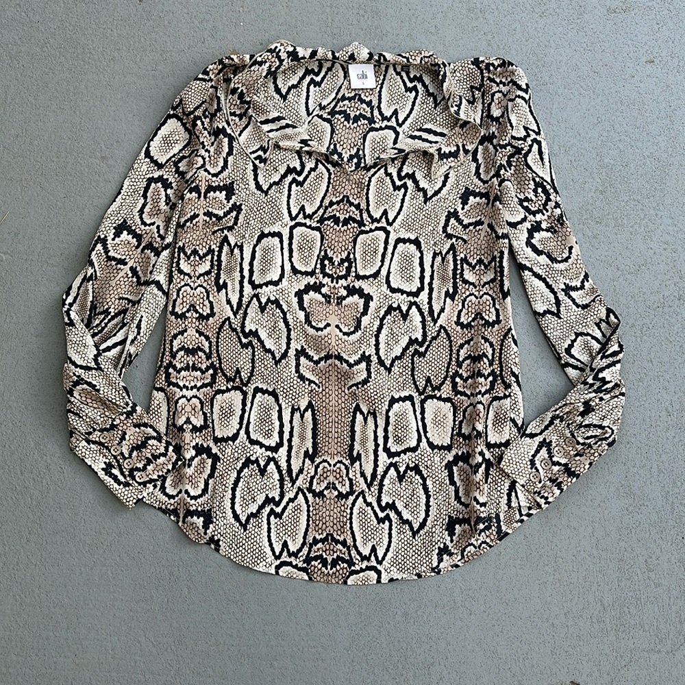Cabi snake print blouse 100% polyester Small